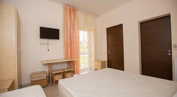 Фото номера Люкс с балконом Гостиница Vinograd Guest House г. Кабардинка 5