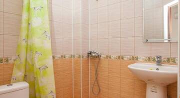 Фото номера Четырехместный номер с балконом Гостиница Vinograd Guest House г. Кабардинка 3