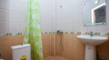 Фото номера Трехместный номер с балконом Гостиница Vinograd Guest House г. Кабардинка 4