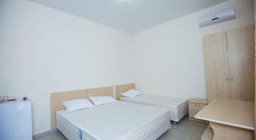 Фото номера Трехместный номер с балконом Гостиница Vinograd Guest House г. Кабардинка 2