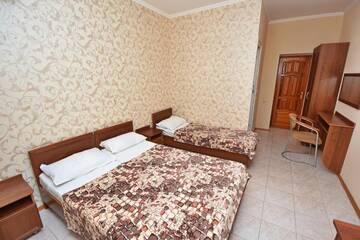 Фото номера Трехместный номер Гостиница Guest House Georgy г. Кабардинка 7