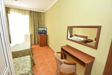 Фото номера Трехместный номер Гостиница Guest House Georgy г. Кабардинка 3