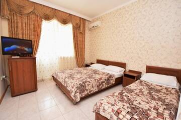 Фото номера Трехместный номер Гостиница Guest House Georgy г. Кабардинка 2