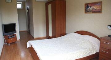 Фото номера Стандартный четырехместный номер Гостиница Angelina Guest House г. Кабардинка 3