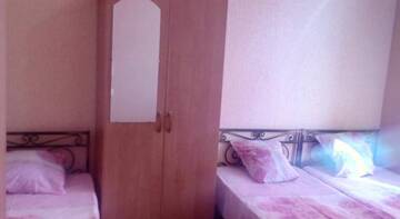 Фото номера Стандартный трехместный номер Гостиница Юпитер г. Кабардинка 2
