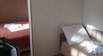 Фото номера Улучшенный семейный номер Гостиница Guest House Granat г. Кабардинка 2