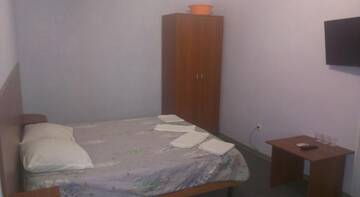 Фото номера Стандартный трехместный номер Гостиница Вера г. Кабардинка 11