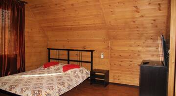 Фото номера Улучшенный трехместный номер Гостиница Guest House Sovetov 7 г. Кабардинка 4