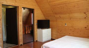 Фото номера Трехместный номер с душем Гостиница Guest House Sovetov 7 г. Кабардинка 5