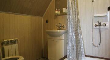 Фото номера Трехместный номер с душем Гостиница Guest House Sovetov 7 г. Кабардинка 6
