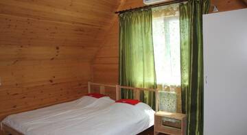 Фото номера Трехместный номер с душем Гостиница Guest House Sovetov 7 г. Кабардинка 3
