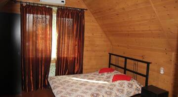 Фото номера Улучшенный трехместный номер Гостиница Guest House Sovetov 7 г. Кабардинка 5