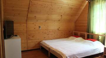 Фото номера Трехместный номер с душем Гостиница Guest House Sovetov 7 г. Кабардинка 4