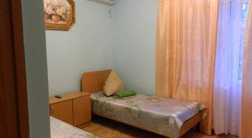 Фото номера Стандартный трехместный номер Гостевой дом Guesthouse Yuzhanka г. Кабардинка 4