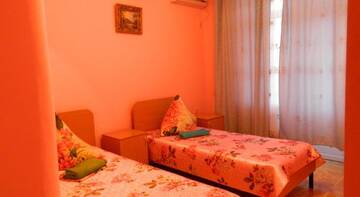 Фото номера Стандартный трехместный номер Гостевой дом Guesthouse Yuzhanka г. Кабардинка 5