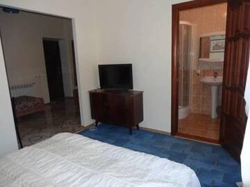 Фото номера Четырехместный номер с ванной Гостевой дом Guesthouse Solnechnyiy г. Кабардинка 4