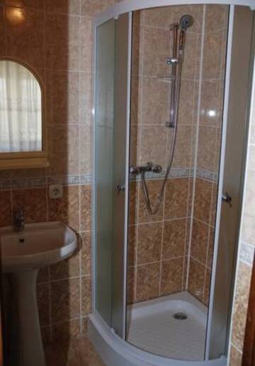 Фото номера Двухместный номер Делюкс с 1 кроватью и ванной Гостевой дом Guesthouse Solnechnyiy г. Кабардинка 4