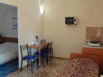 Фото номера Четырехместный номер с ванной Гостевой дом Guesthouse Solnechnyiy г. Кабардинка 2