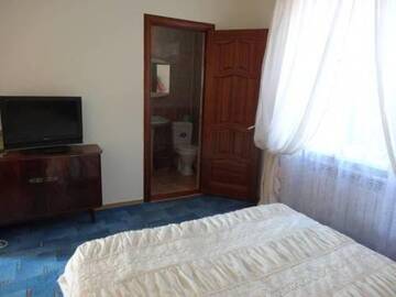 Фото номера Четырехместный номер с ванной Гостевой дом Guesthouse Solnechnyiy г. Кабардинка 3