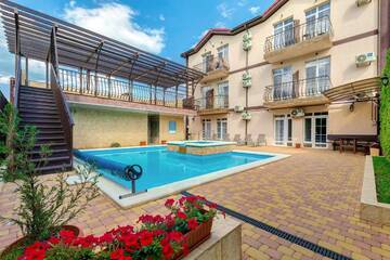Фото номера Улучшенный Люкс-pool(с 1 двухспальной или 2 односпальными кроватями) Гостевой дом Комплекс Вилл Кедровая г. Кабардинка 7