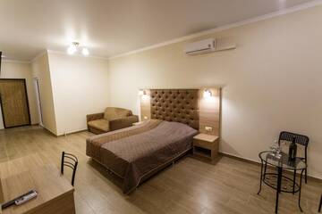 Фото номера  Стандартный четырехместный номер Гостевой дом Panorama Resort г. Кабардинка 3