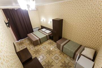 Фото номера Стандартный трехместный номер с видом на море Гостевой дом Panorama Resort г. Кабардинка 2